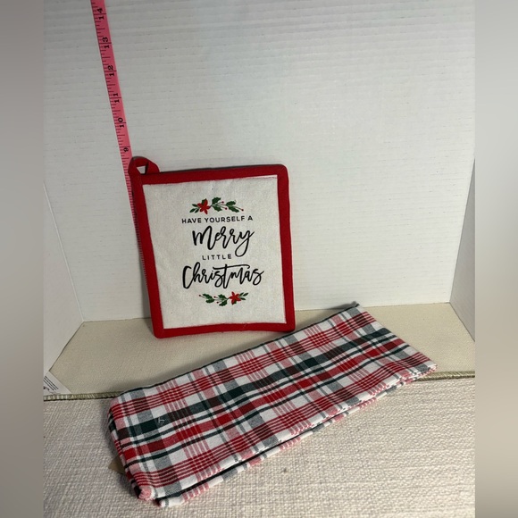 Holiday Bundle 5 Hand Towels, 1Oven Mitt, & 1 Pot Holder - Picture 3 of 12